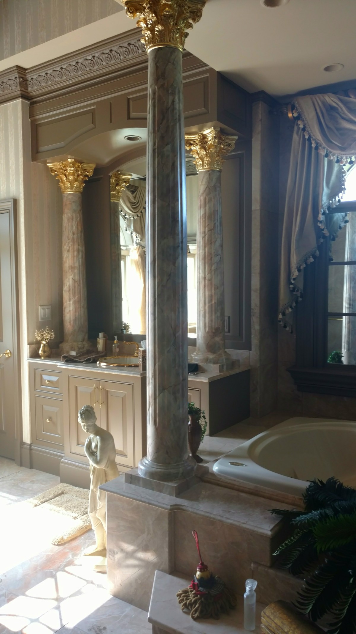 North Carolina Artist paints the town: www.alanajustfauxfun.me